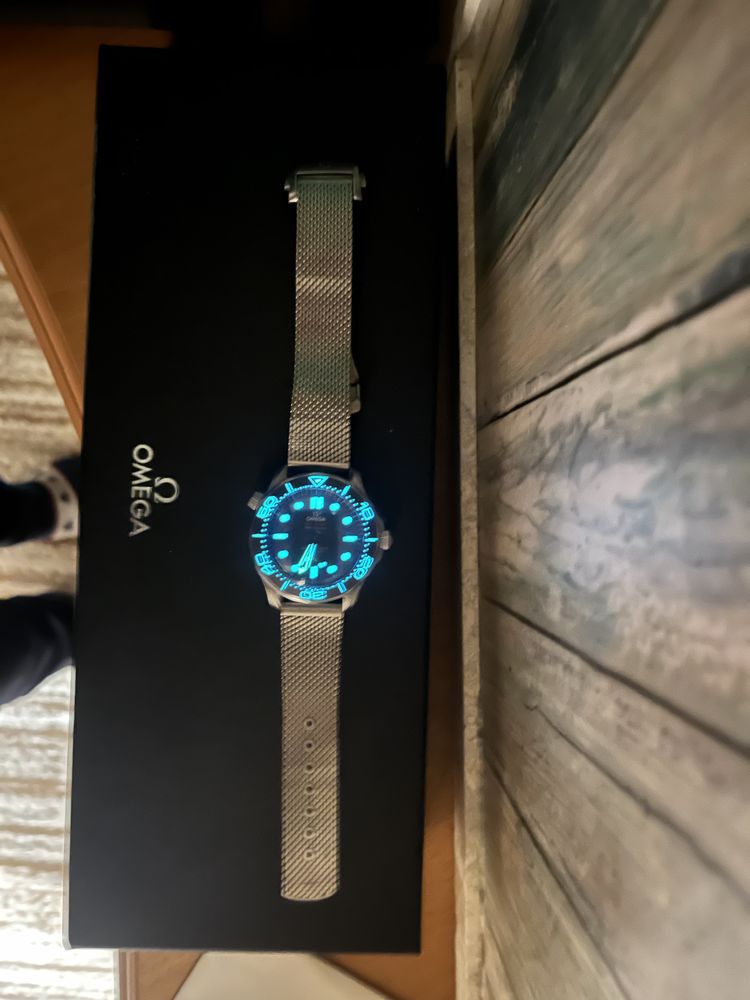 Часовник Omega.