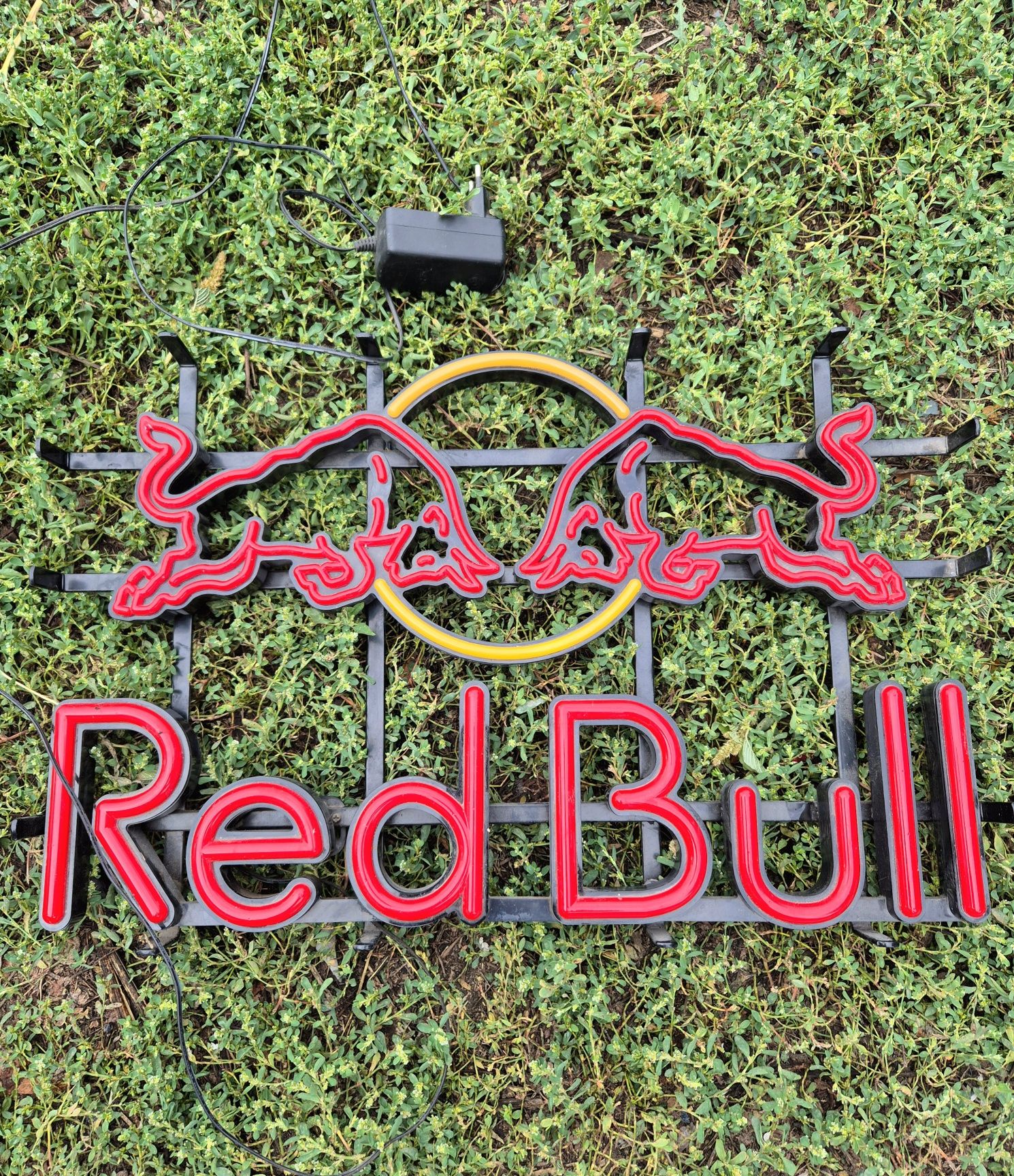 Продам светодиодную лампу "Red Bull"