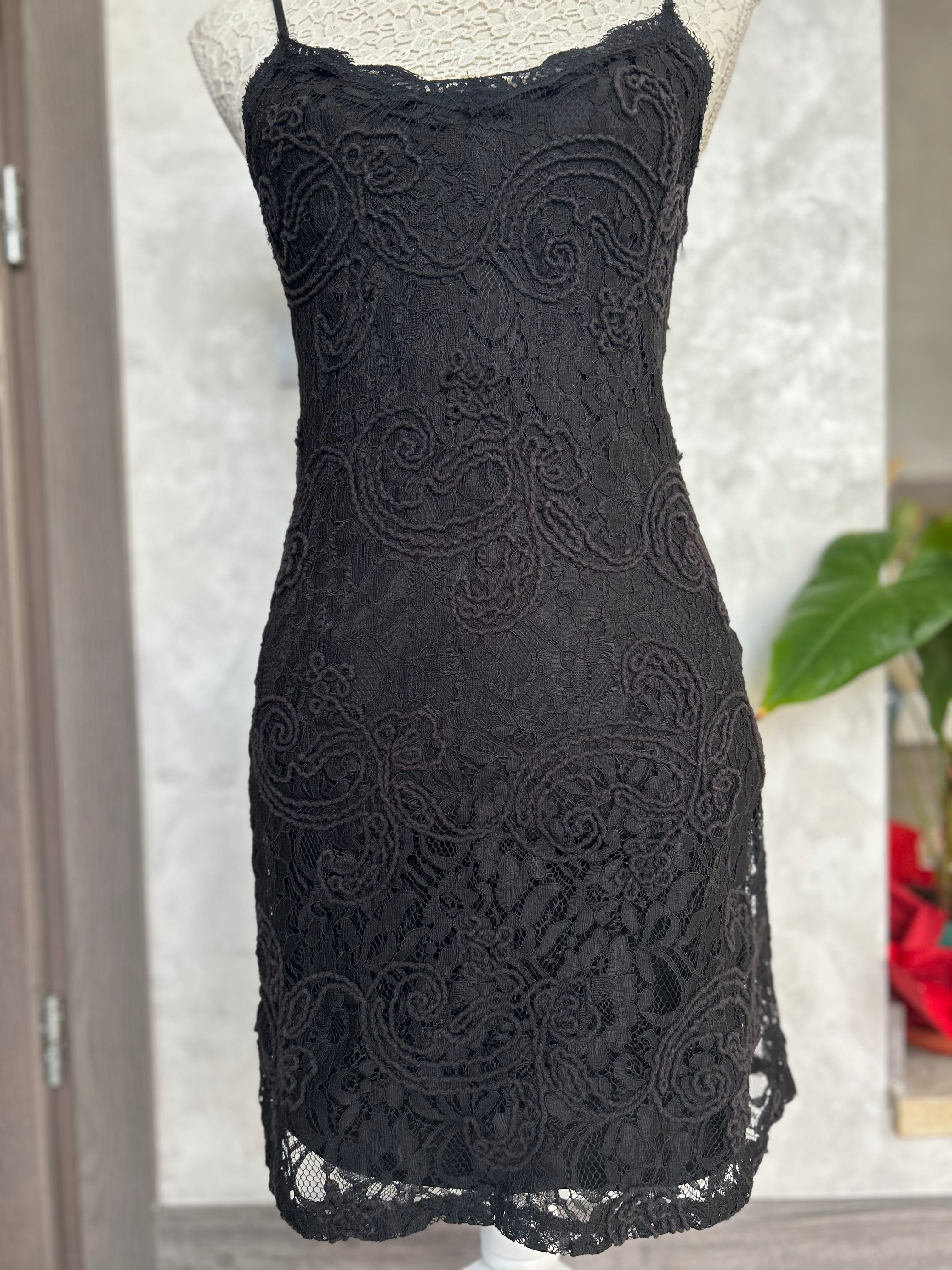 Rochie mini din dantela Zara