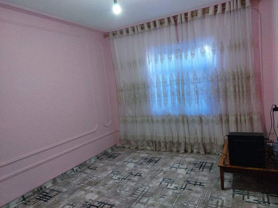 Qarshi shahar markazidan 2 xonali uy sotiladi