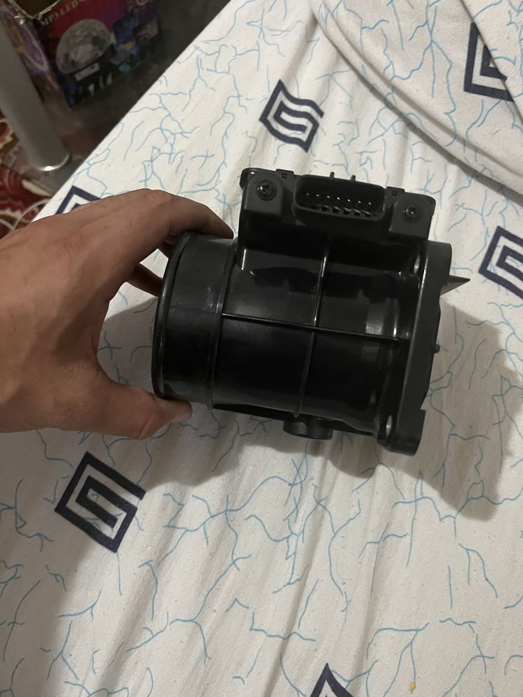Продам датчик ДМРВ E5T08471