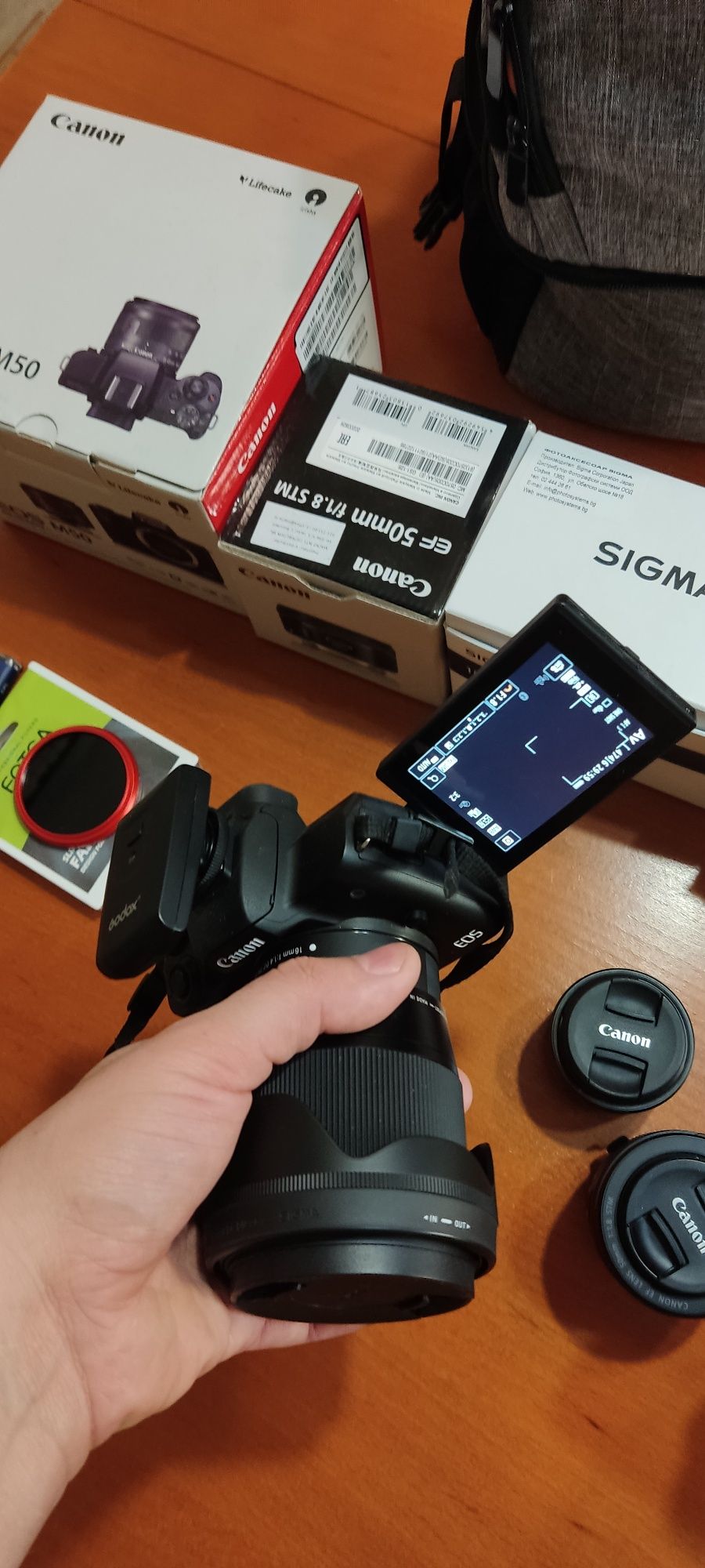 Canon EOS M50 с четири обектива и много аксесоари