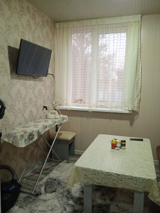 Сдаётся в г Янгиюле, 1 комнатная квартира переделанная в 2 комнатную.