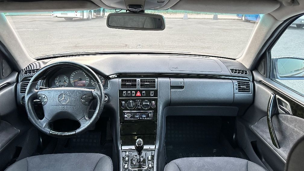 Mercedes benz w210