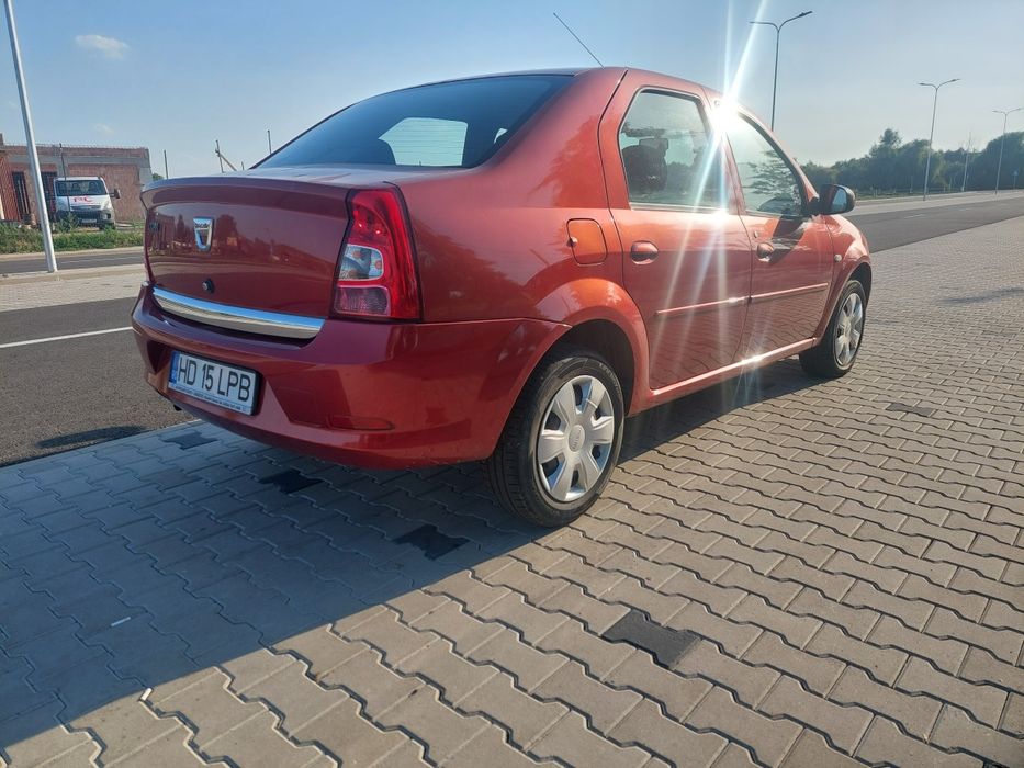 Dacia Logan black line
