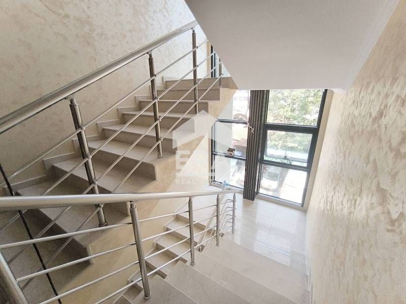 Продава се Тристаен апартамент в Хасково, Училищни - 126 кв.м за 561 €/кв.м - Снимка #8