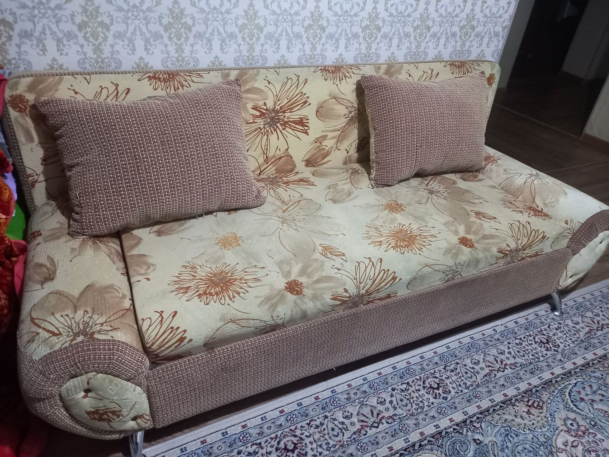Продам диван. В хорошем состоянии