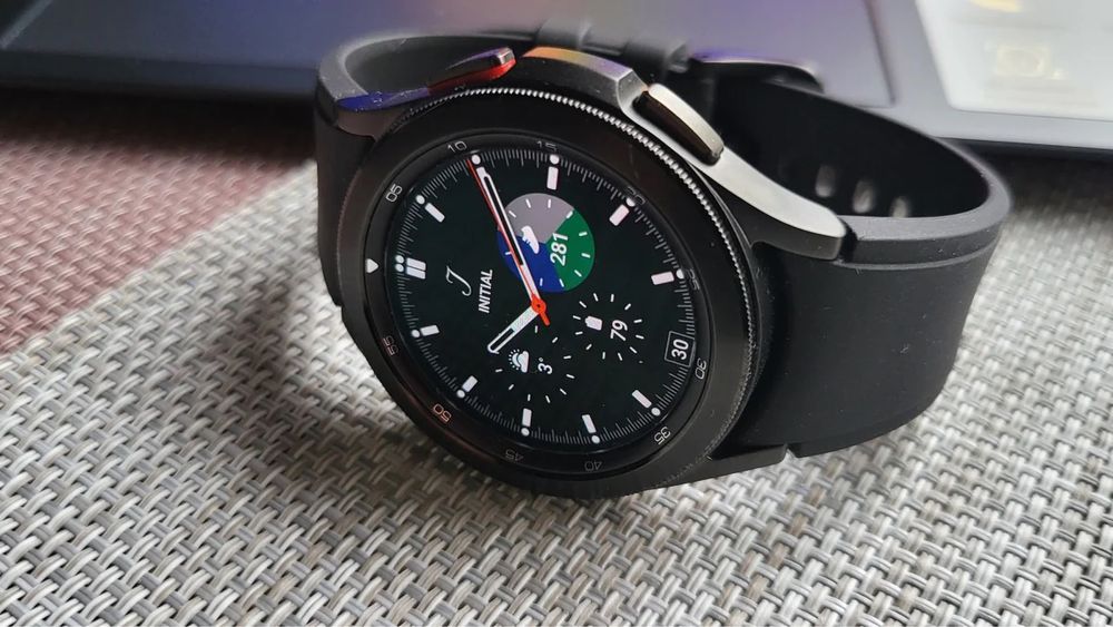 Смарт часы samsung watch 4 classic.