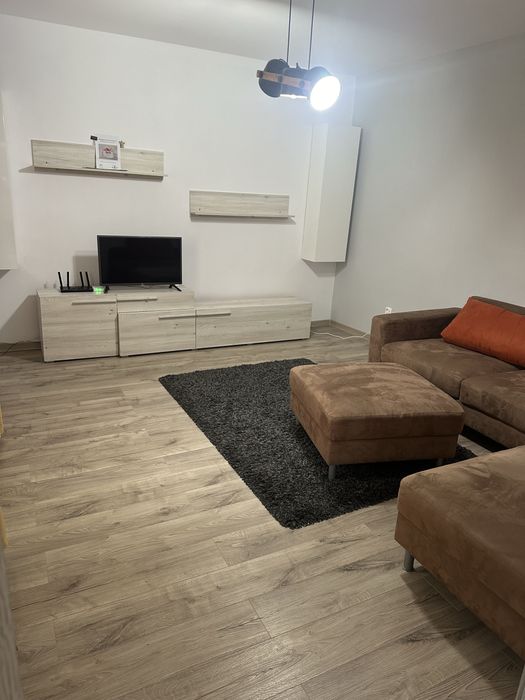 Vand apartament la casa curte comuna