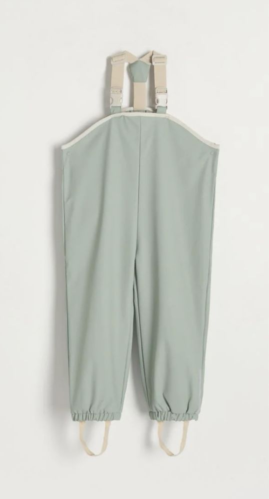 Чисто нов панталон-дъждобран с тиранти в зелено