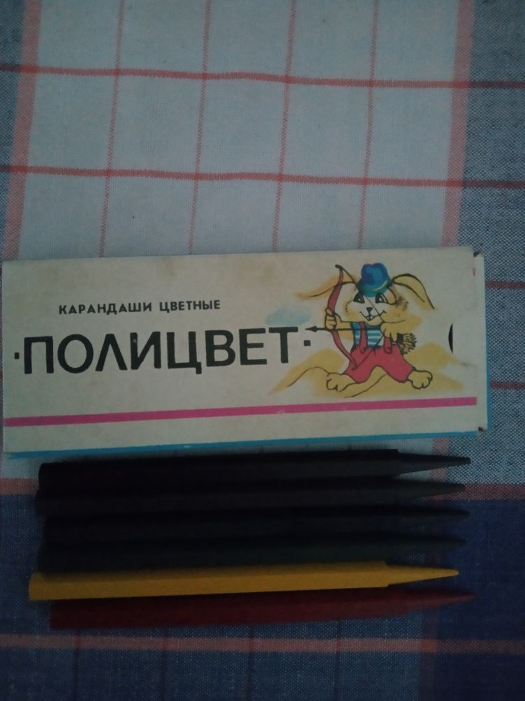глобус и кубче на Рубик и несесер