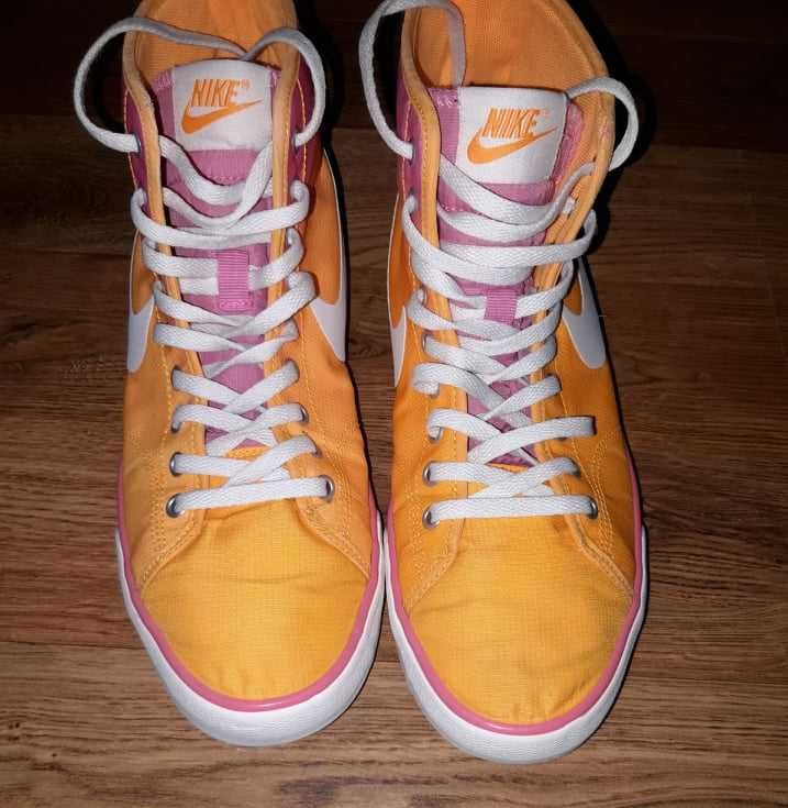 Лимитирана серия кецове Nike