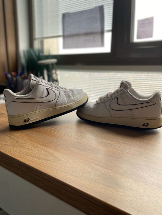Vand AirForce 1 albi cu contur negru