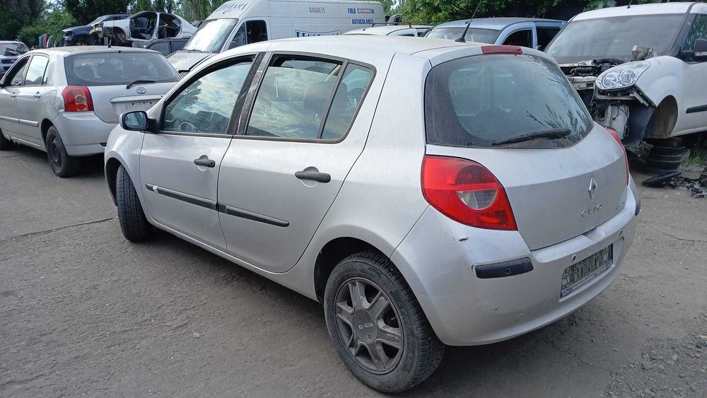 Dezmembrez Renault Clio 3-1.5 Diesel Euro 3 Din 2006