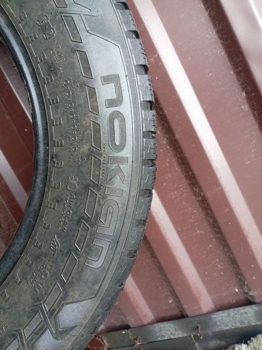 Продам 2 шины б. У на кроссовер состояние среднее по 10 000тг