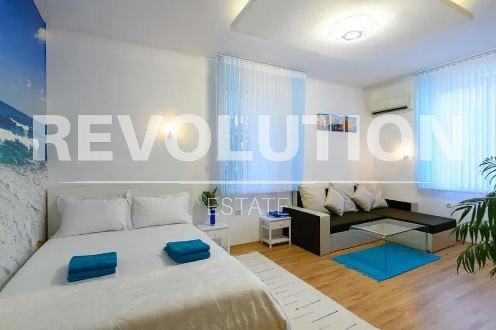 Двустаен апартамент в района на Гръцка махала!