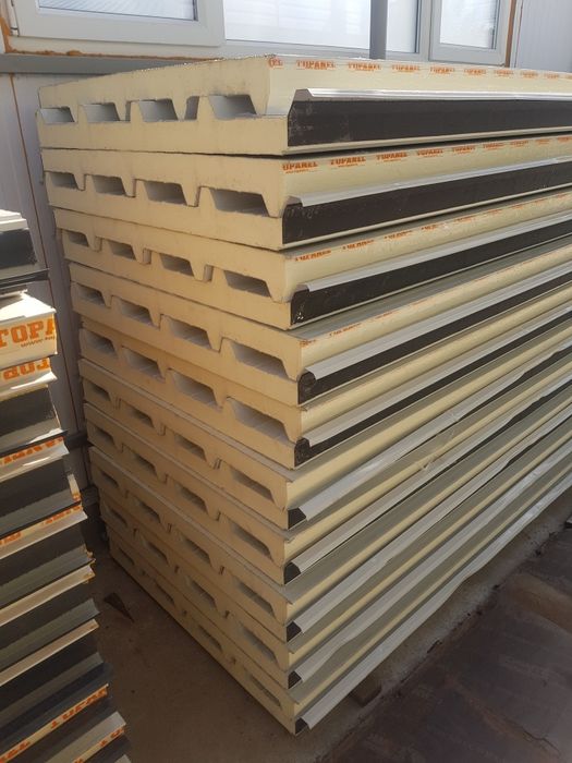 Vand Panouri Sandwich Perete si Acoperis