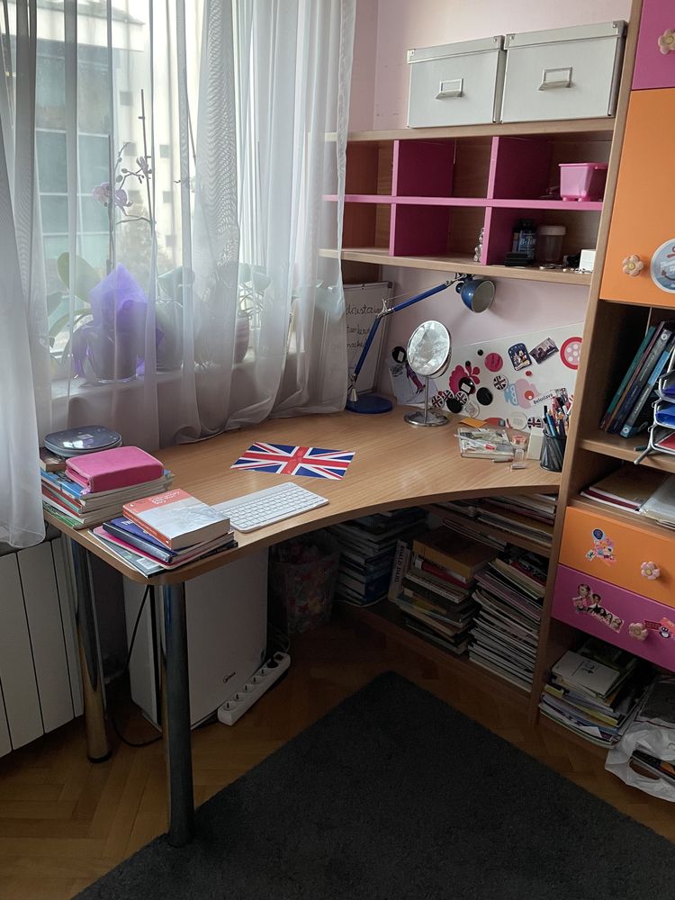 Бюро/и шкаф/детска Neoset,матраци 90/200;лампи,офис стол Ikea