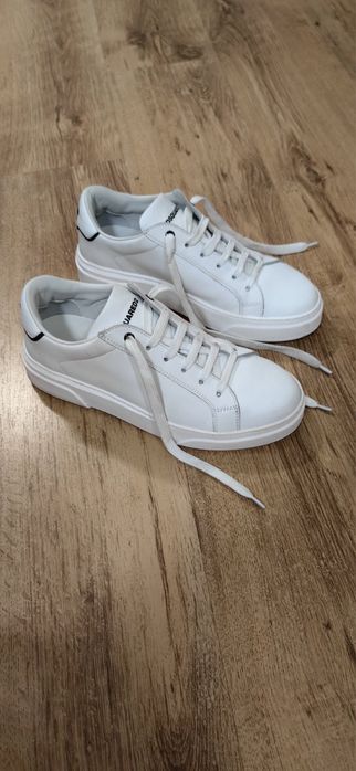 Бели кецове