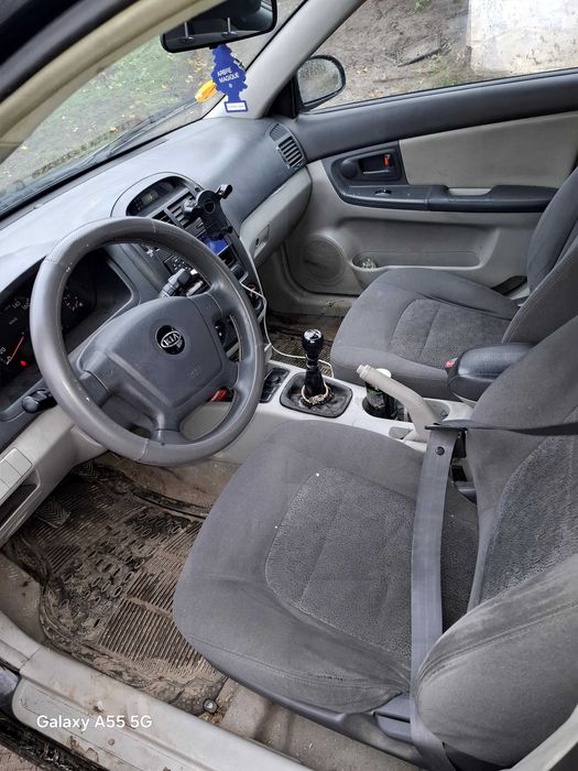 Vand sau schimb kia cerato