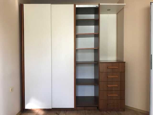 Гардероб 357/210, легло с матрак, скрин и кожено кресло