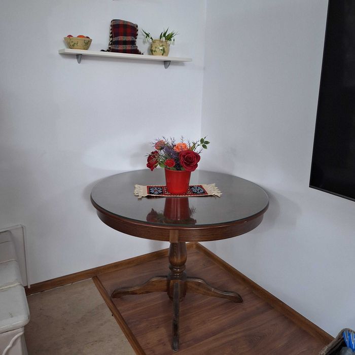 Masa Oliver nuc inchis
Dimensiune: Ø103x76 cm
Material: lemn si MDF