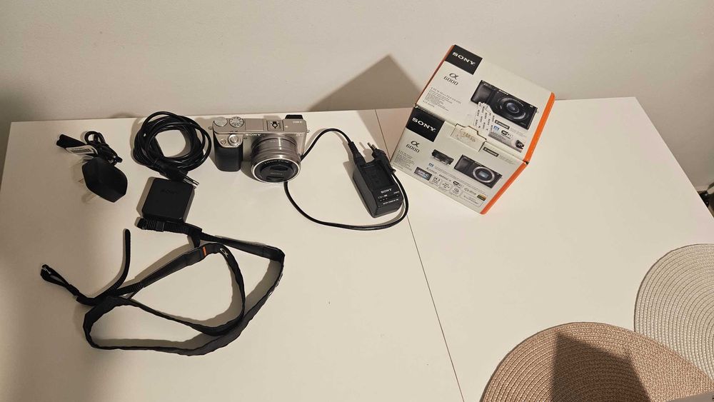 Sony a6000 + obiectiv 16-50mm OSS + incarcator (fara baterie)