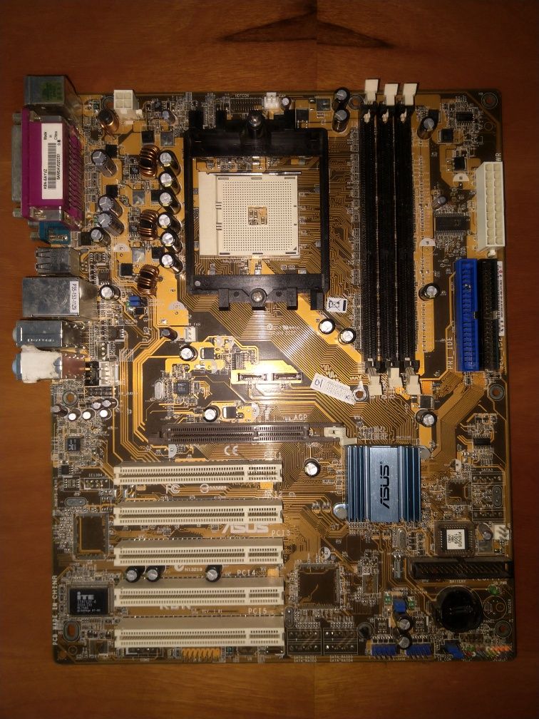 Vând placa de baza Asus K8N