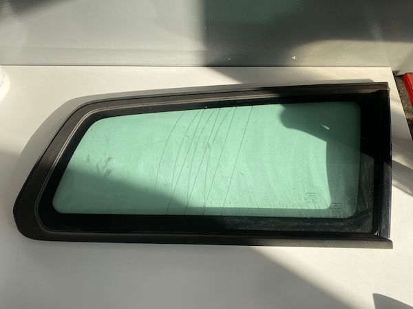 Geam dreapta aripa spate fara crom VOLVO XC70 V70 2007-2016 30674858/30674856
