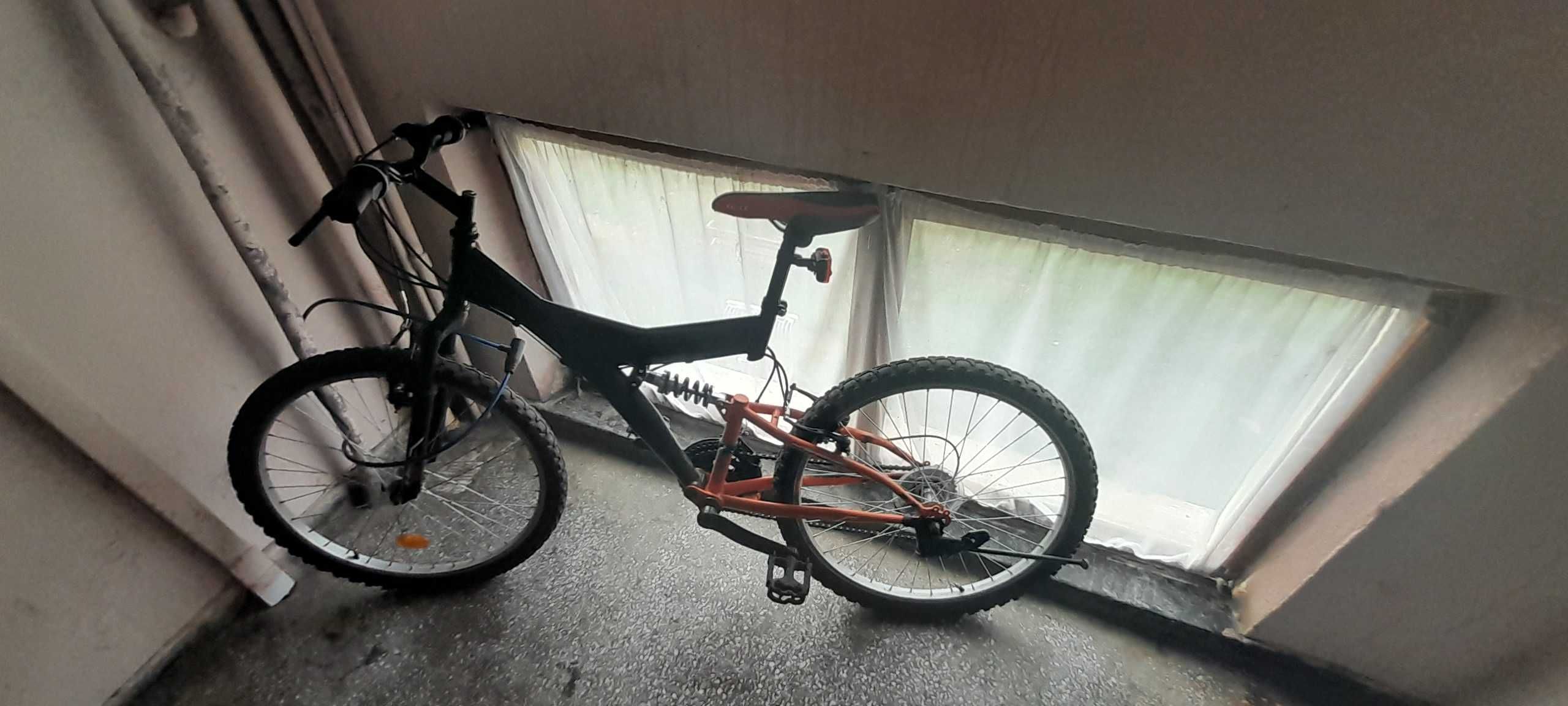 Bicicleta mtb suspensie față spate