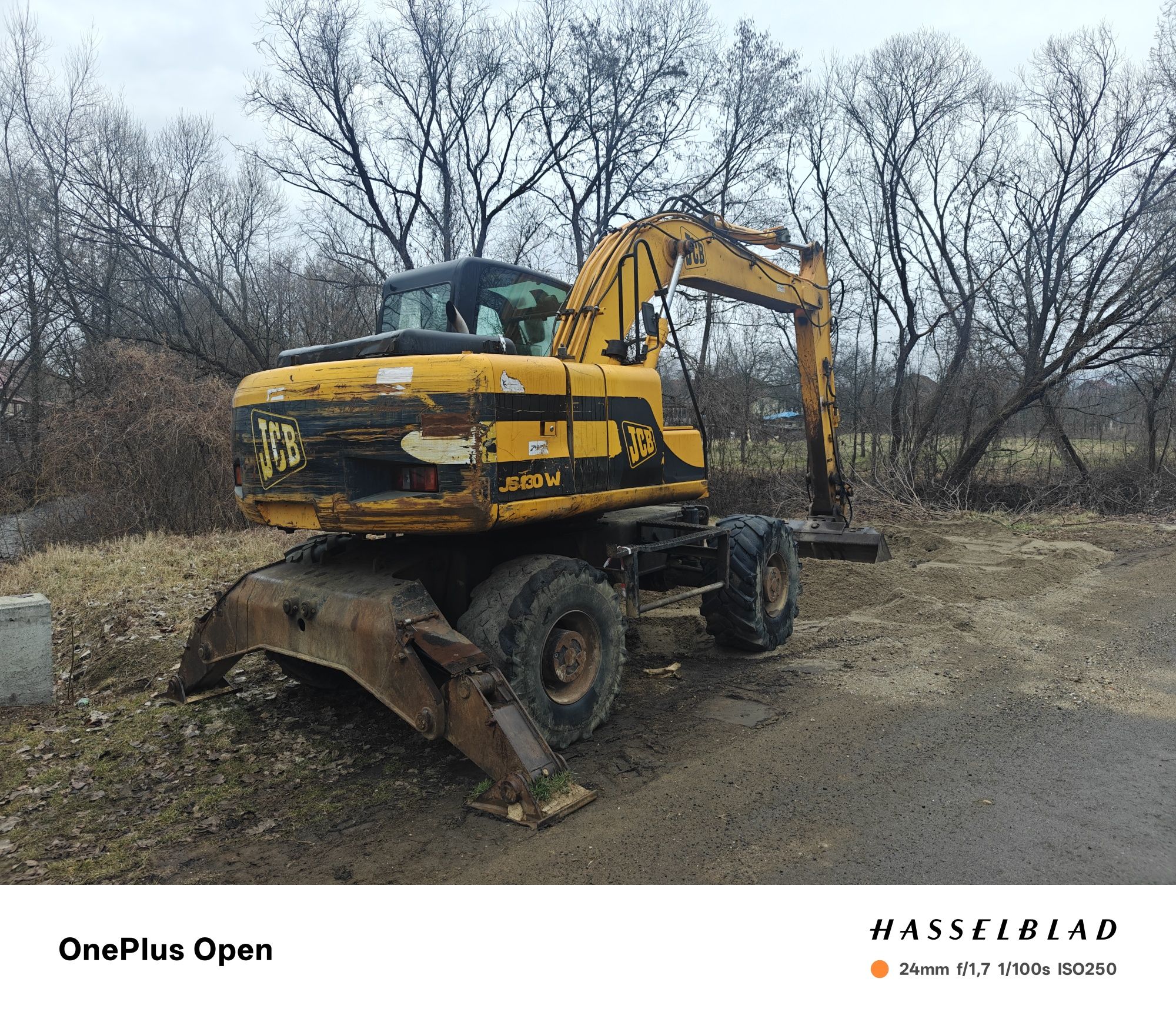 Dezmembrez JCB js 130 w