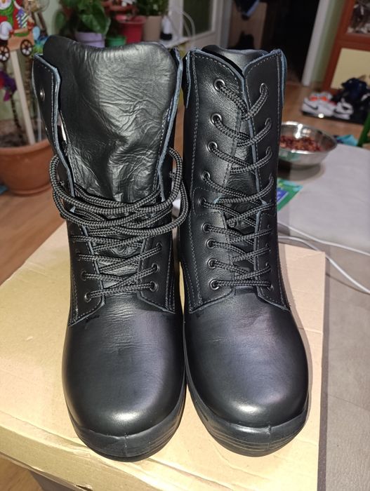 Обувки цели полеви