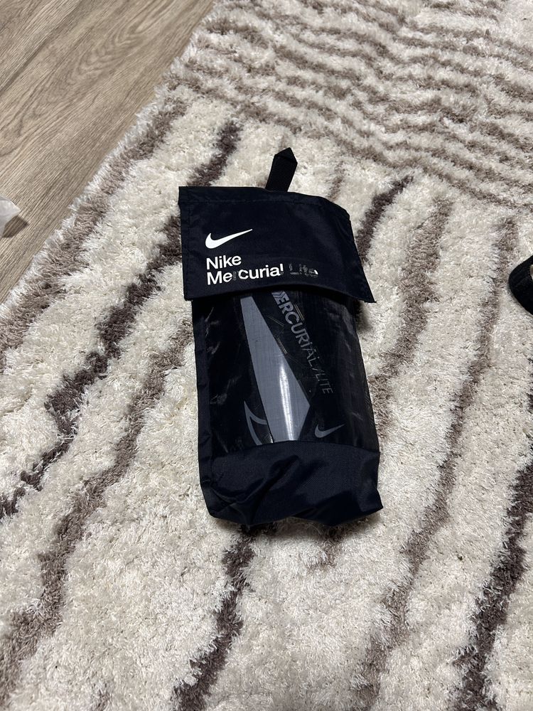 Кори на Nike и Футболни чорапи