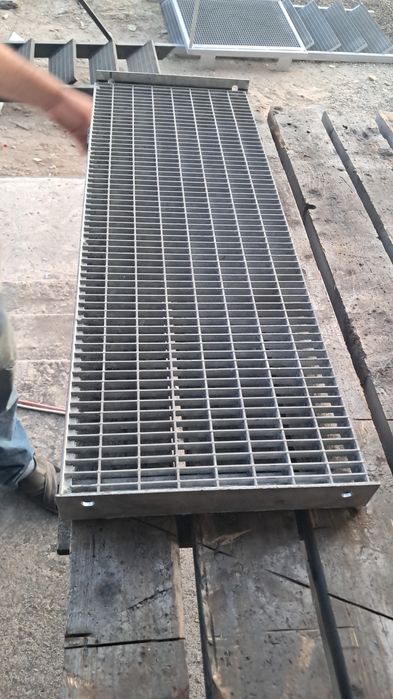Trepte zincate exterioare