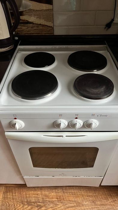 Продам кухонную плиту в хорошем состоянии