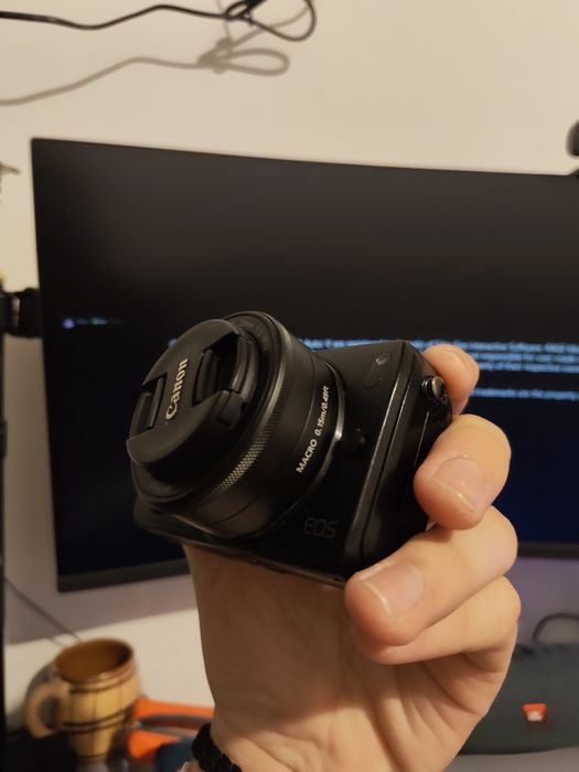 Vând obiectiv canon ef-m 22mm