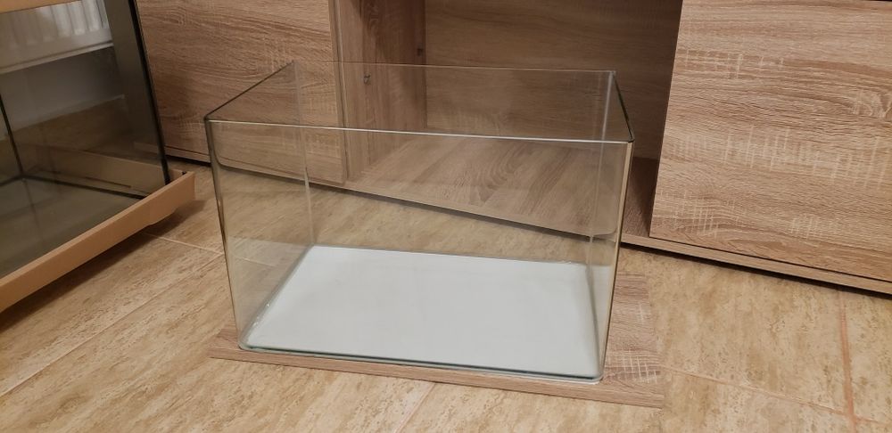 Acvariu folosit de vânzare