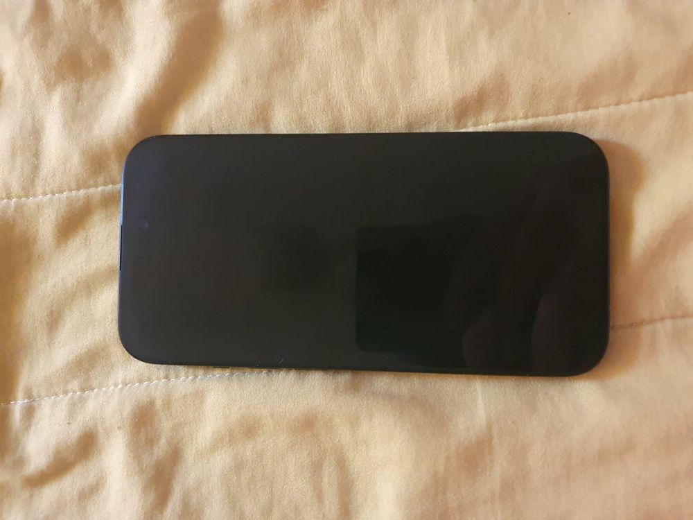 Iphone 15, fara cutie