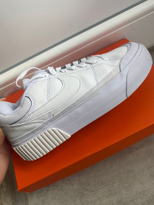 Дамски маратонки Nike