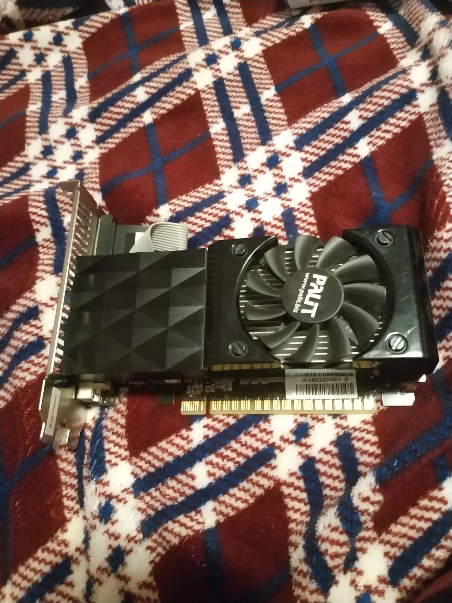 Vand placa video nvidia gt 630 palit varianta de 2gb 128 biti