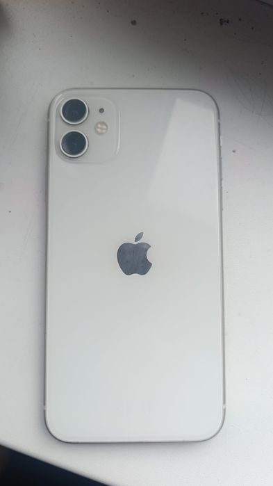Продам айфон 11 на 64 гб
