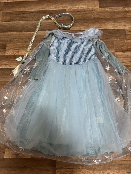 Рокля на Елза с диадема