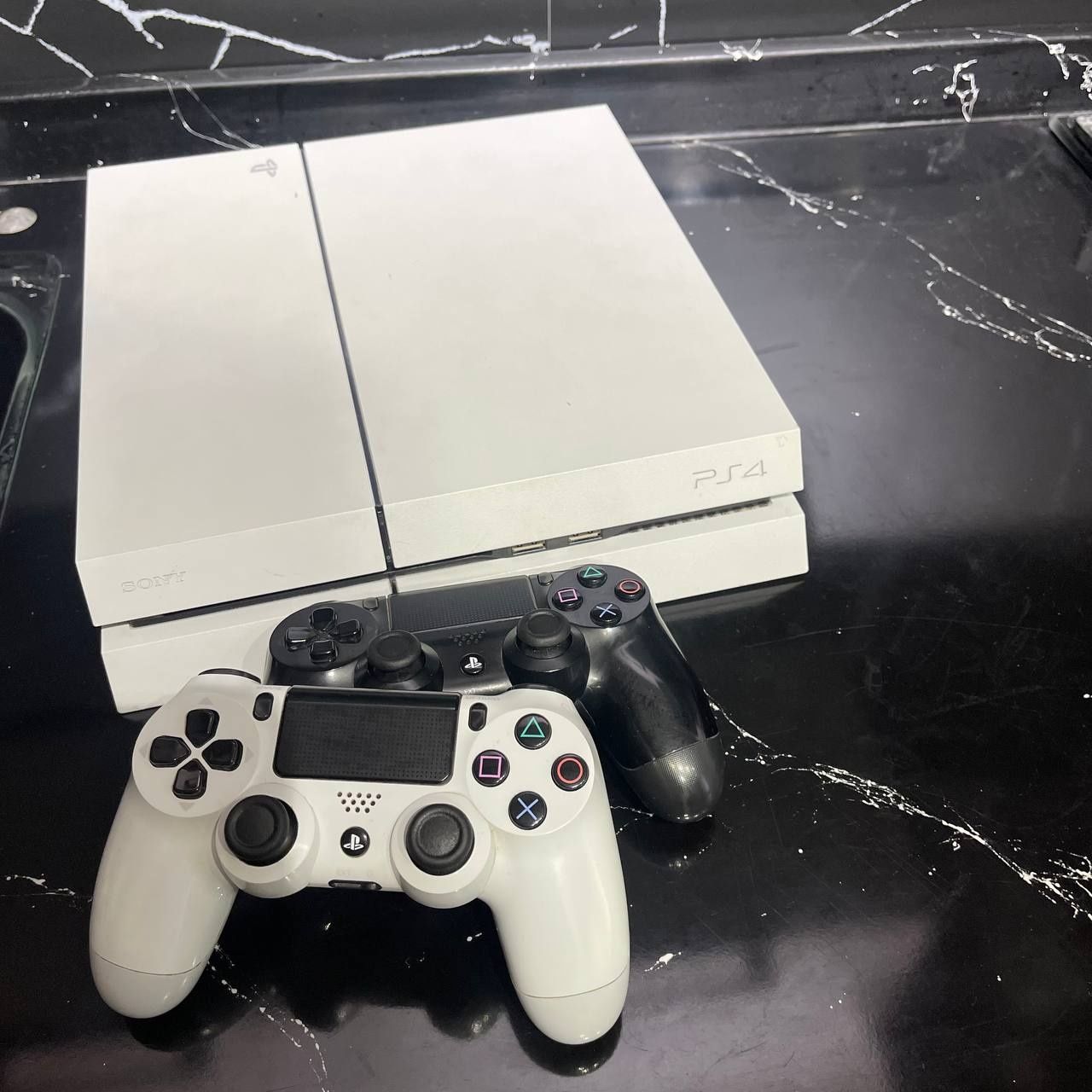 PlayStation 4/ 500gb   Korea   2 джойстик 12.52
