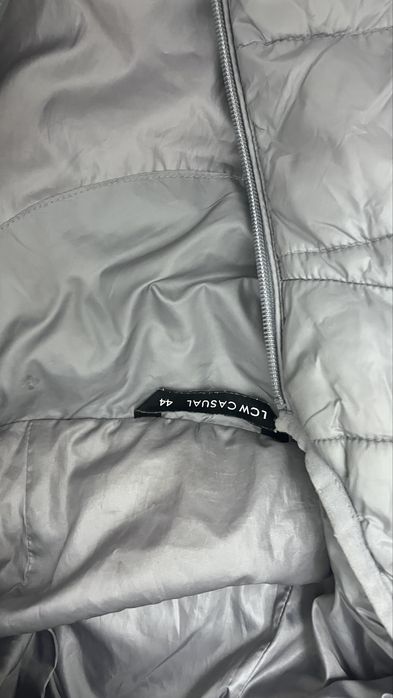 Продам женскую весеннюю куртку с башлыком