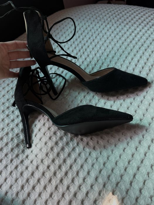 Чисто нови обувки, не са носени нито веднъж.