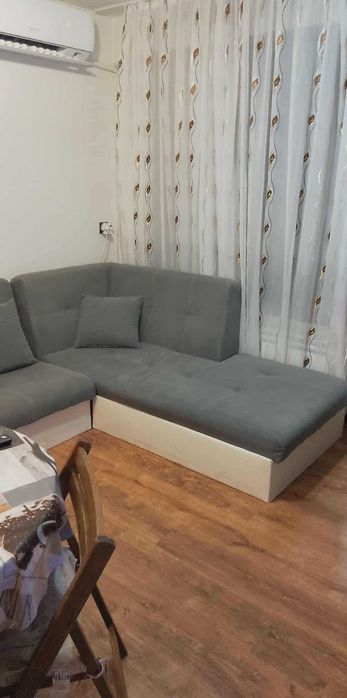 продавам ъглов диван с маса