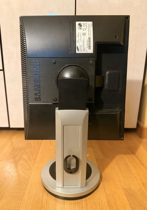 Monitor Samsung SyncMaster 710T – 17” LCD, DVI + VGA, stare perfecta