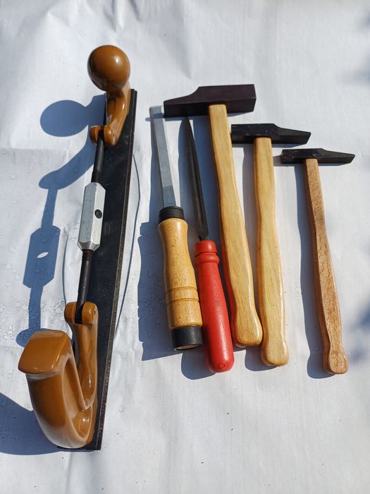 Комплект инструменти.С три различни  чукчета и длето  и шабър.