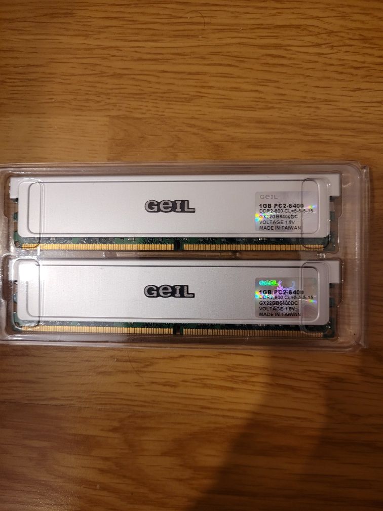 KitDDR 2 GEIL 2 × 1Gb,800 Mhz,cu radiatoare,in cutie,garanție pe viata