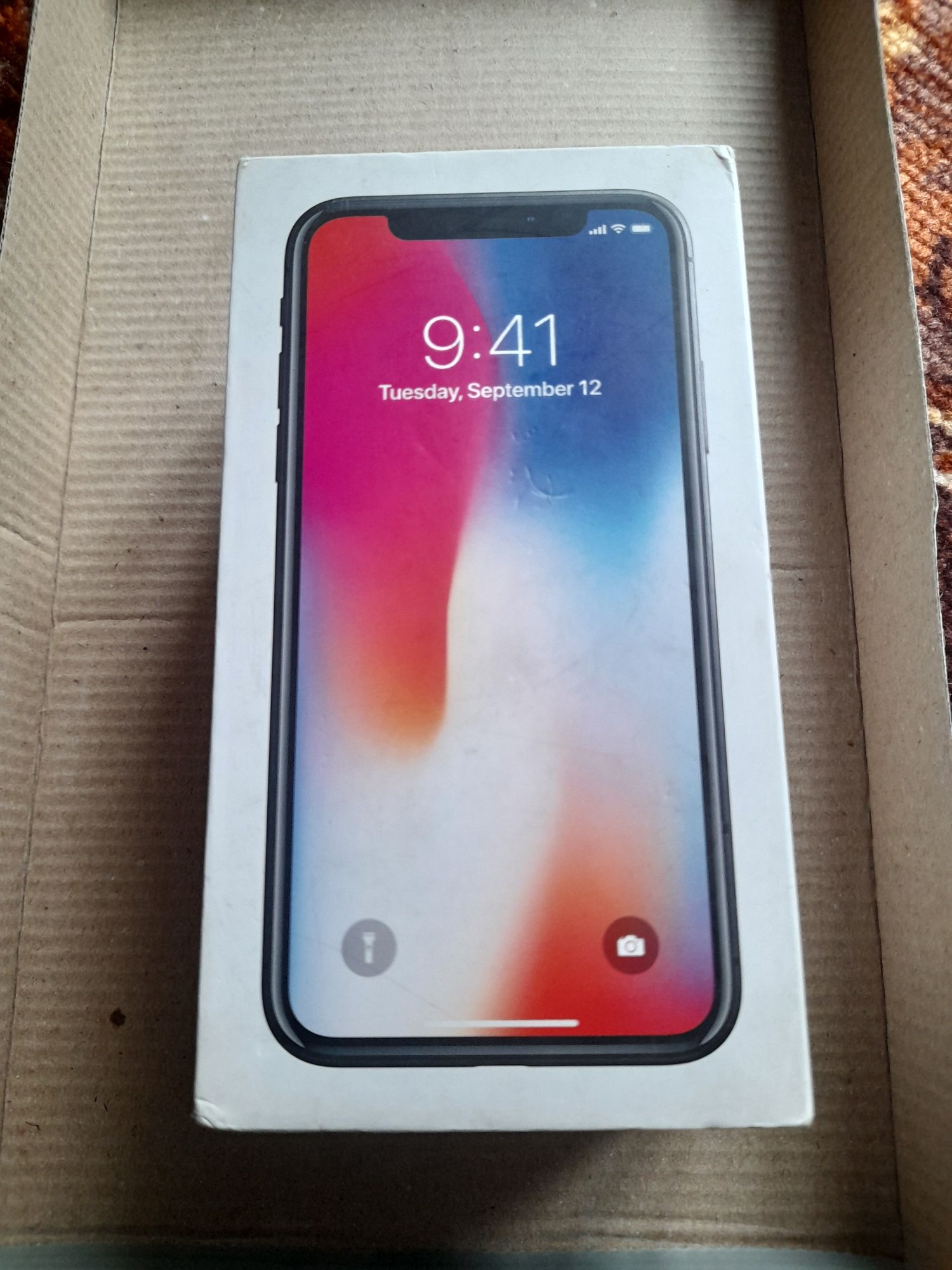 Iphone x 64gb korobkasi sotiladi naqtga 50ming som